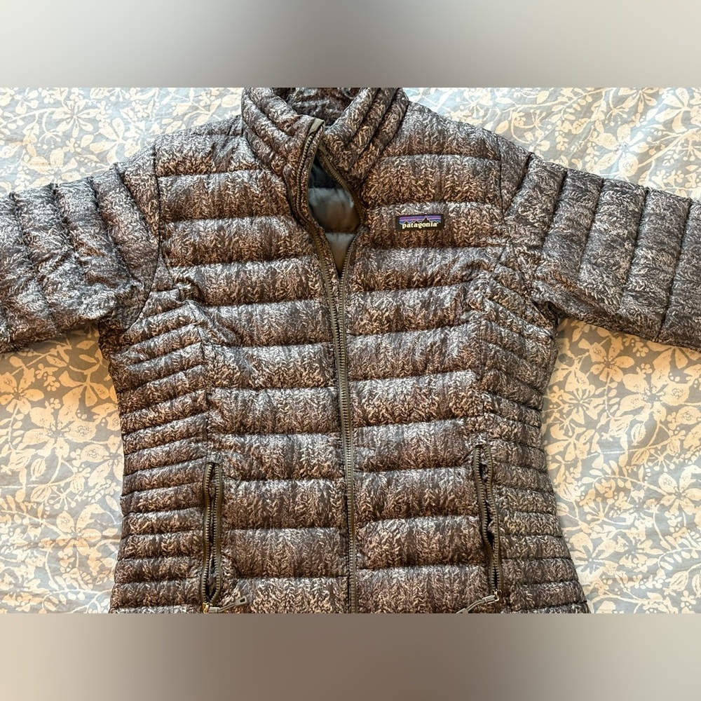 Patagonia Nano Puff Women’s charcoal grey print Jacket size S